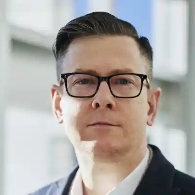 Justin Phillips expresa su alegría de ver resultados positivos en su pequeña empresa